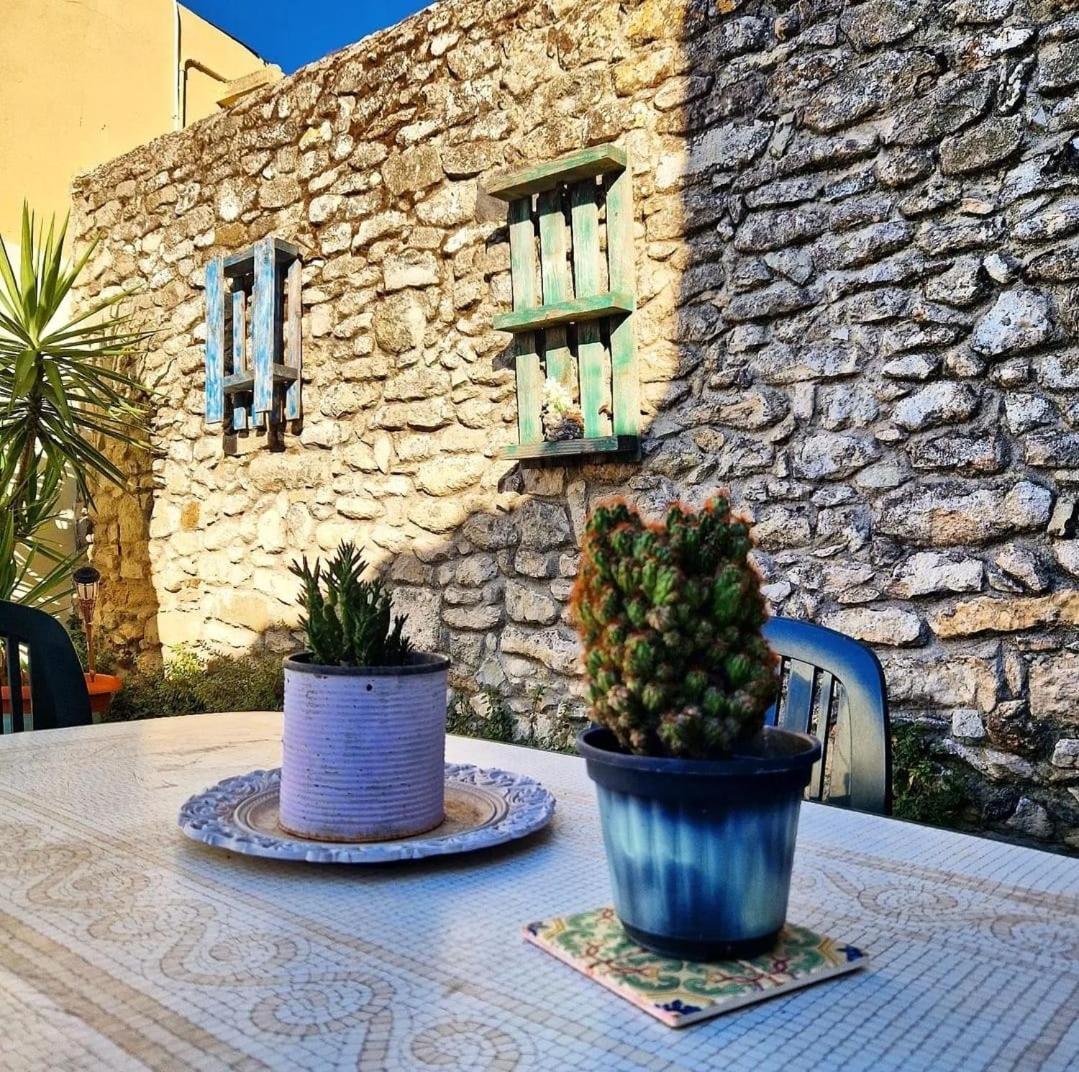 Domus De Jara - Casa Montis Lägenhet Baradili Exteriör bild