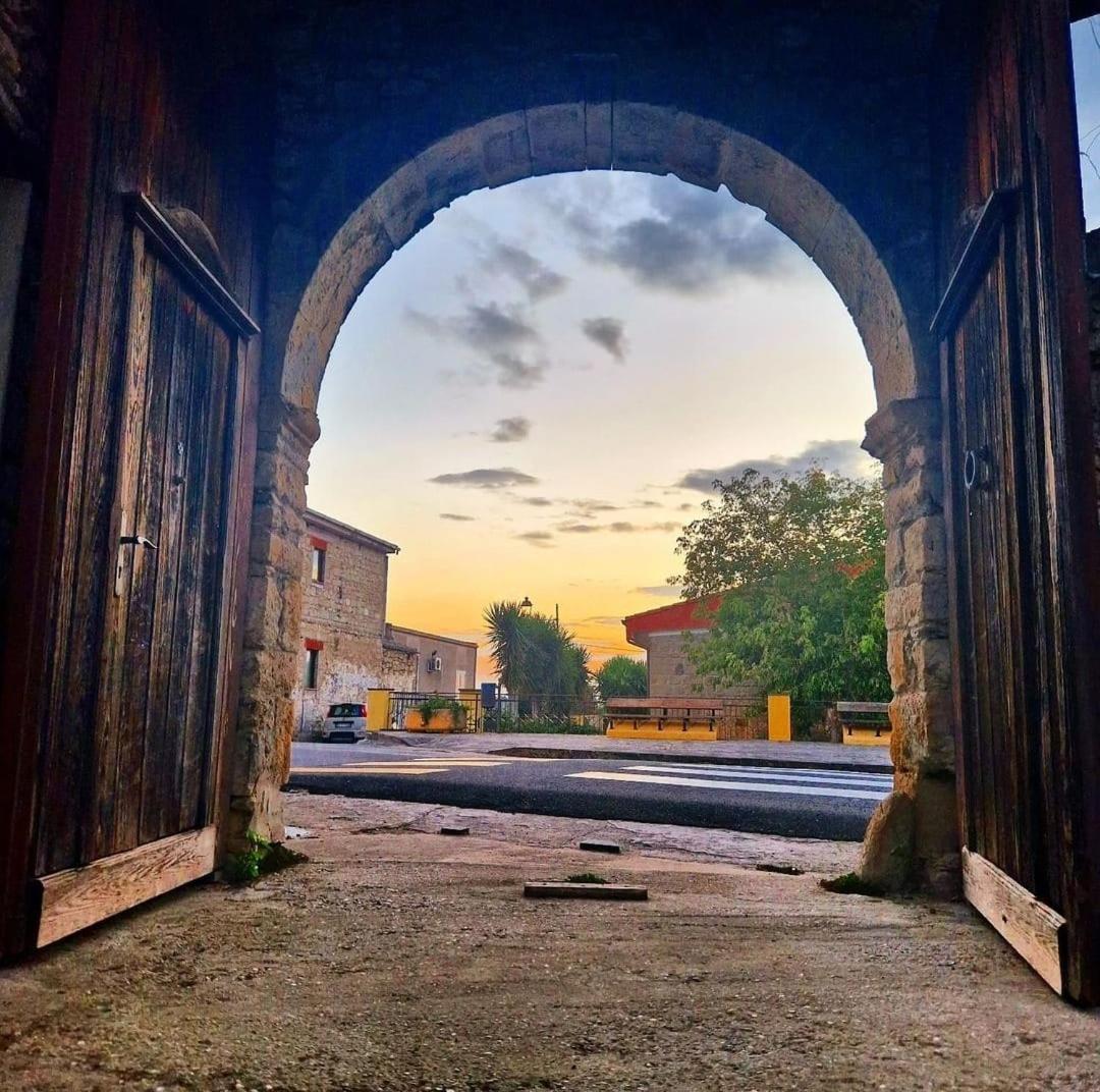 Domus De Jara - Casa Montis Lägenhet Baradili Exteriör bild