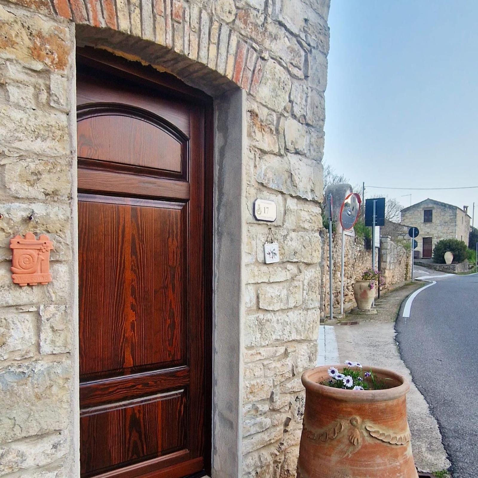 Domus De Jara - Casa Montis Lägenhet Baradili Exteriör bild
